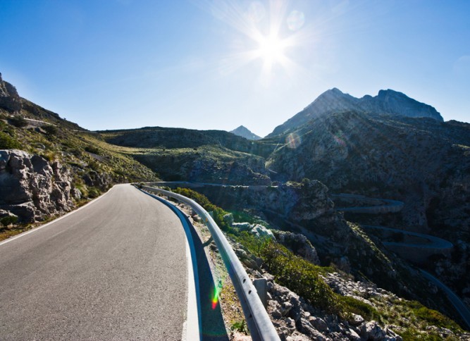 Las 8 carreteras más bonitas de España para recorrer este verano